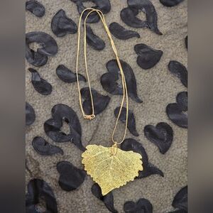 Beautiful Vintage Gold Plated Leaf Pendant and Necklace 24" Chain